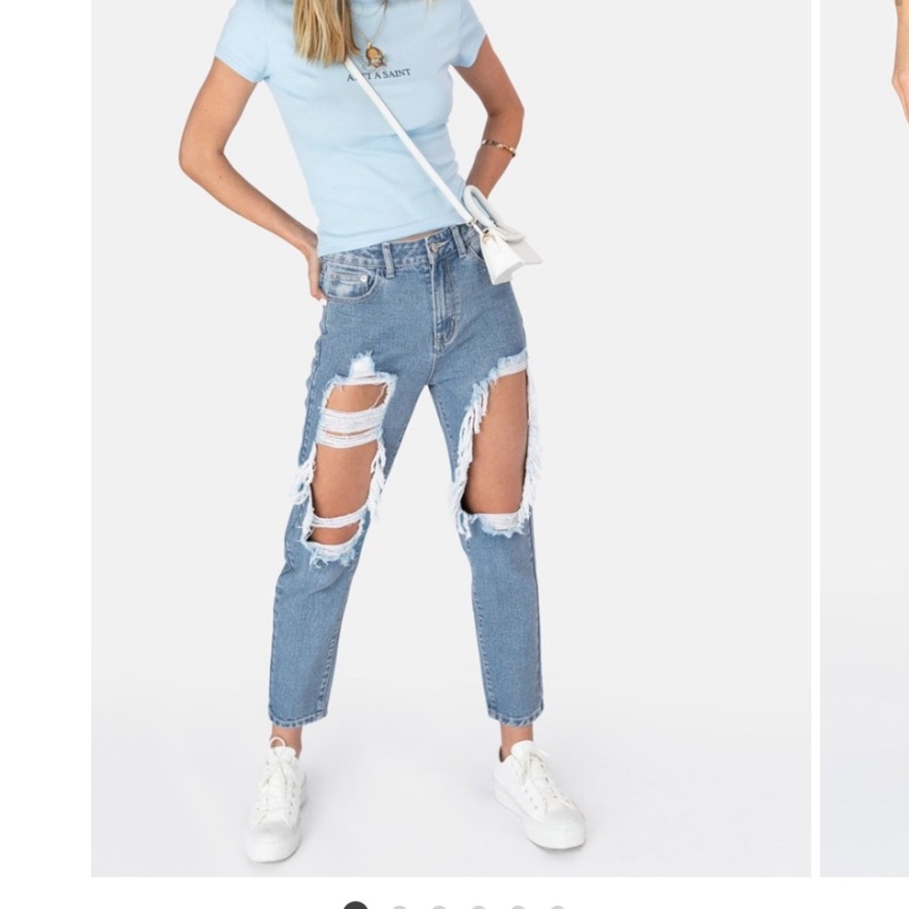 PLEASE BUY!!BRAND NEW / unopened Ripped Mom Jeans!